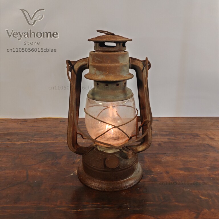 Outdoor Camping Exhibition - oude paardenlamp, kamperen in de buitenlucht,